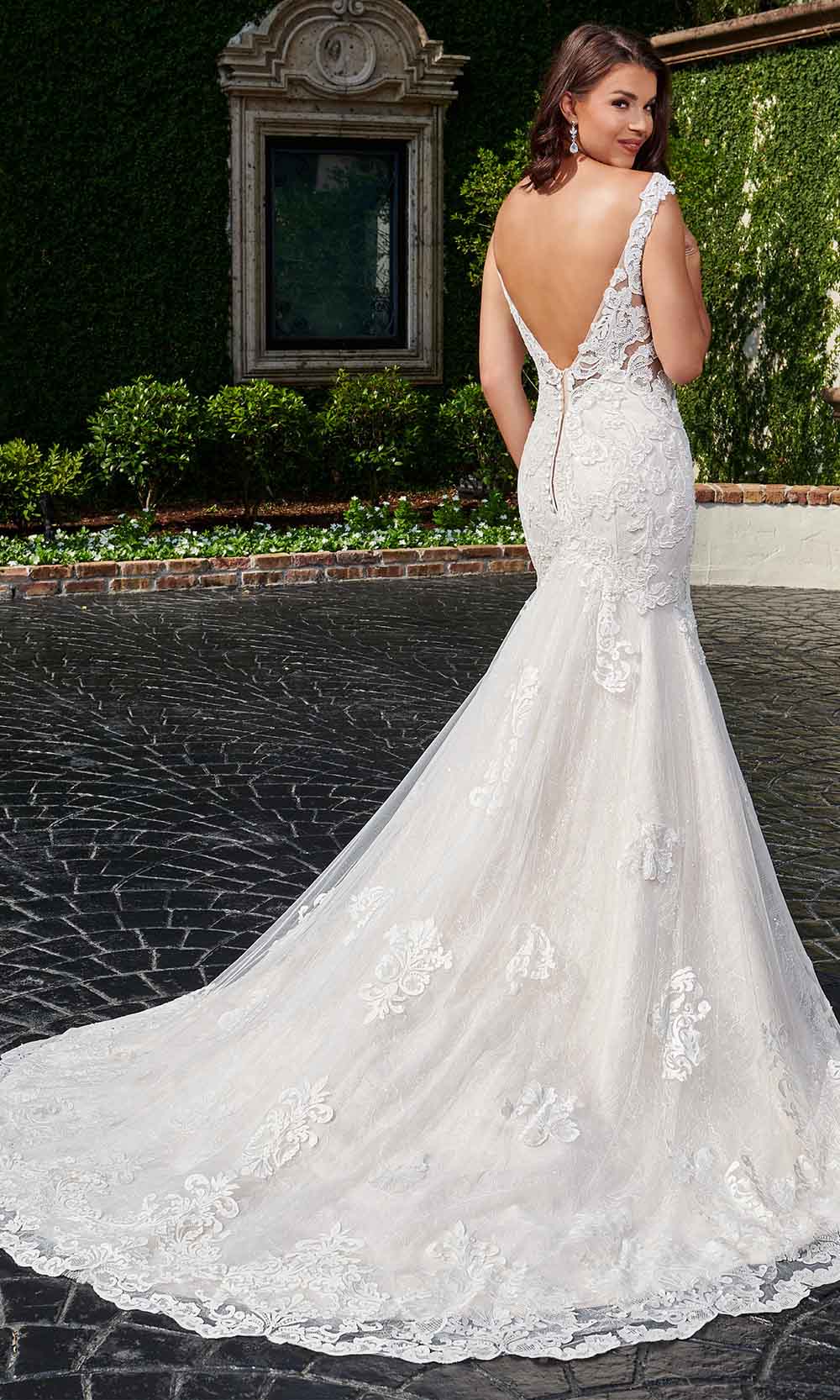 V-Neck Trumpet Bridal Gown