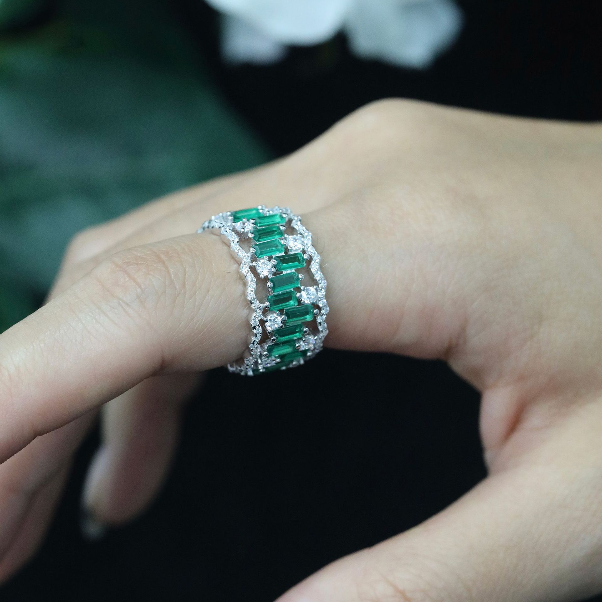 925 Silver Gold-Plated High Carbon Diamond Emerald Ring – Elegant & Luxurious Design