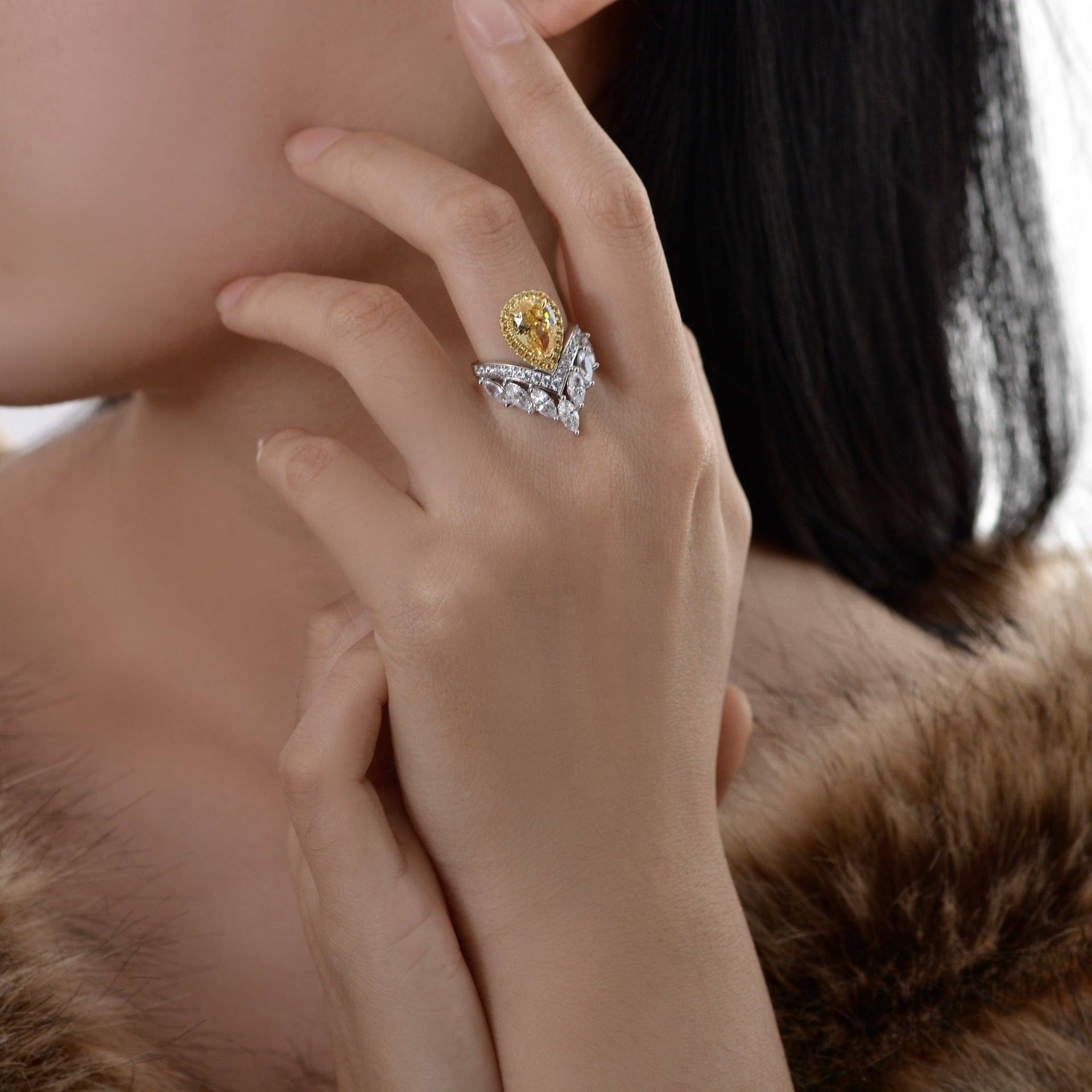 S925 Sterling Silver Crown Design Teardrop 4ct Diamond Luxury Ring