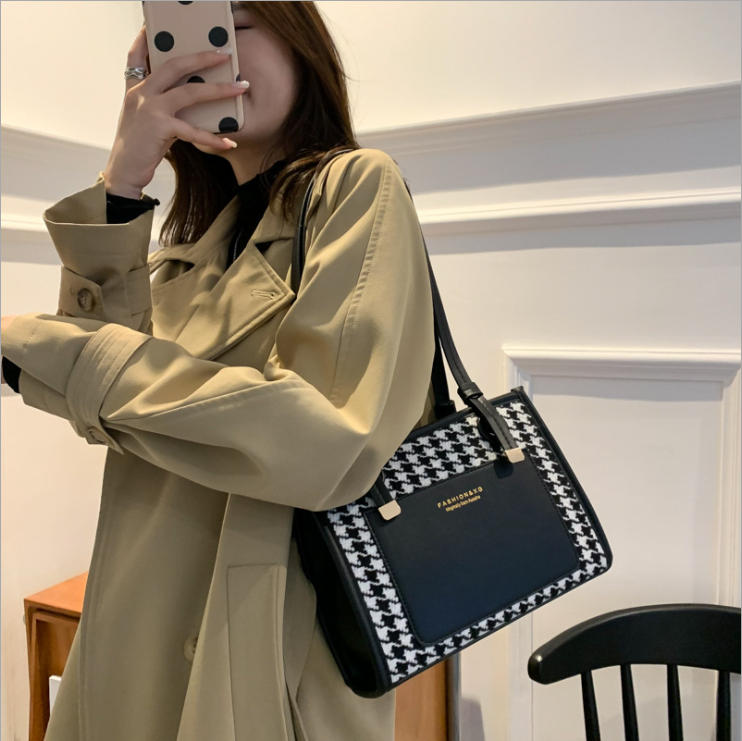 Large Capacity Retro 2022 New Ladies Bag