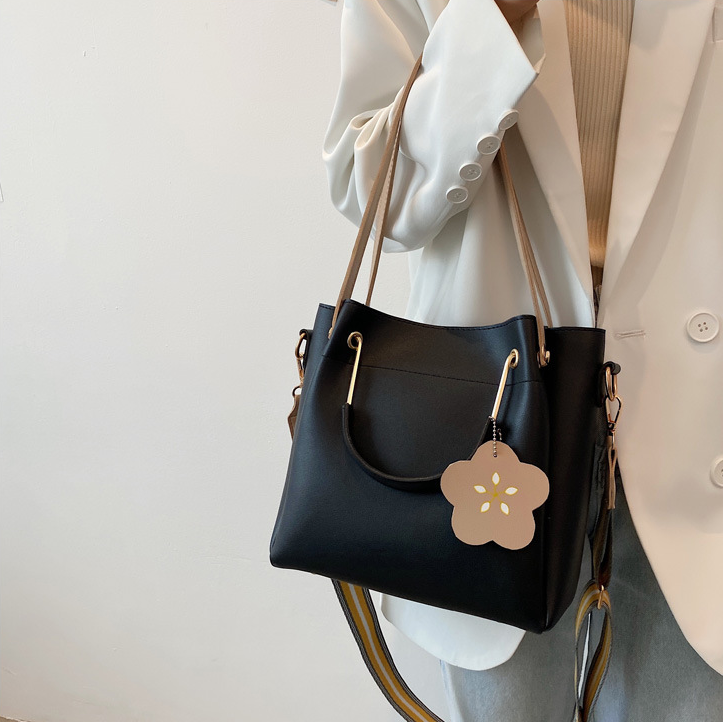 Retro Large-capacity Portable Bucket Bag