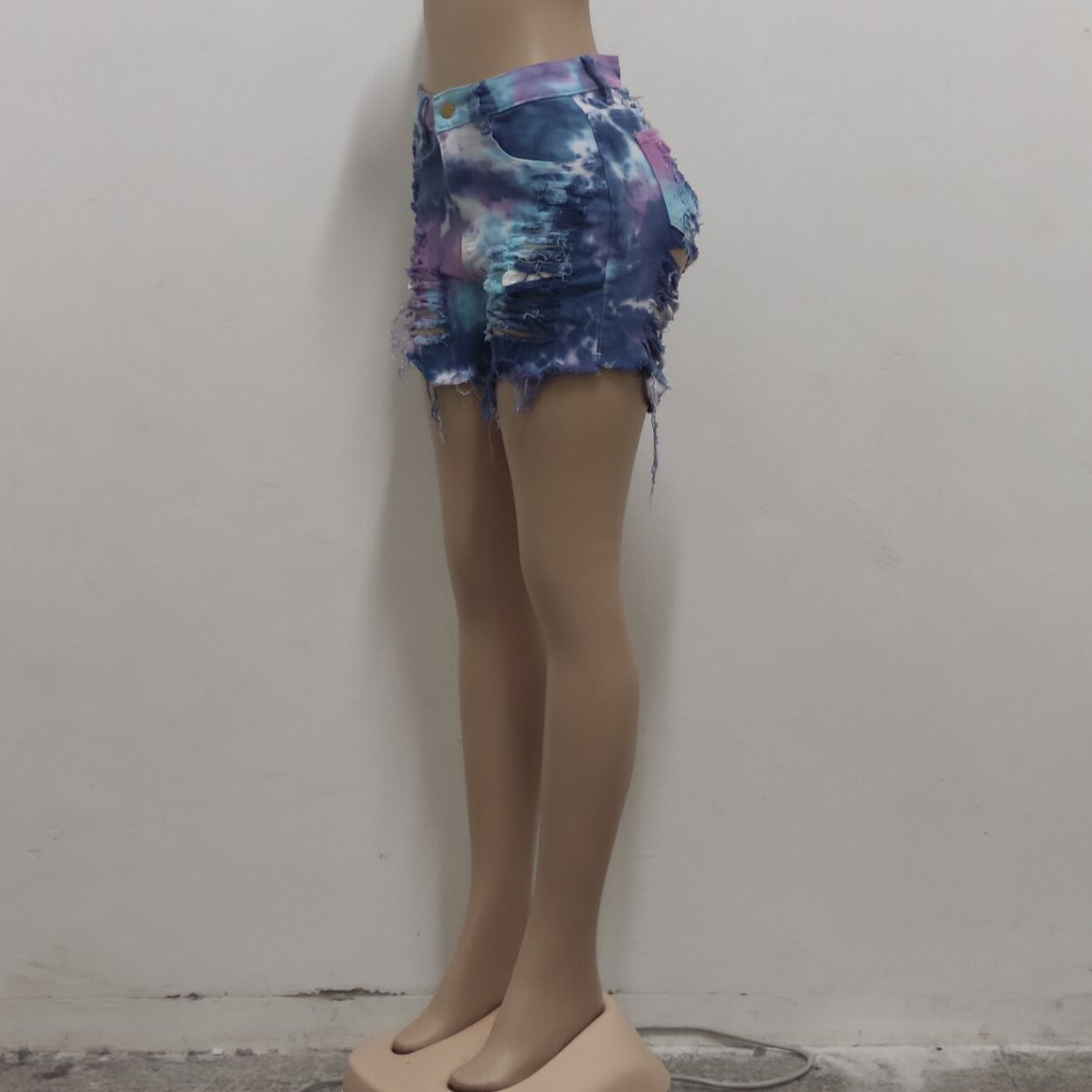Fashion sexy pierced tie dyed denim shorts