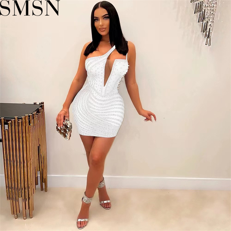 Plus size dress Oblique shoulder hot drill bag hip sleeveless dress