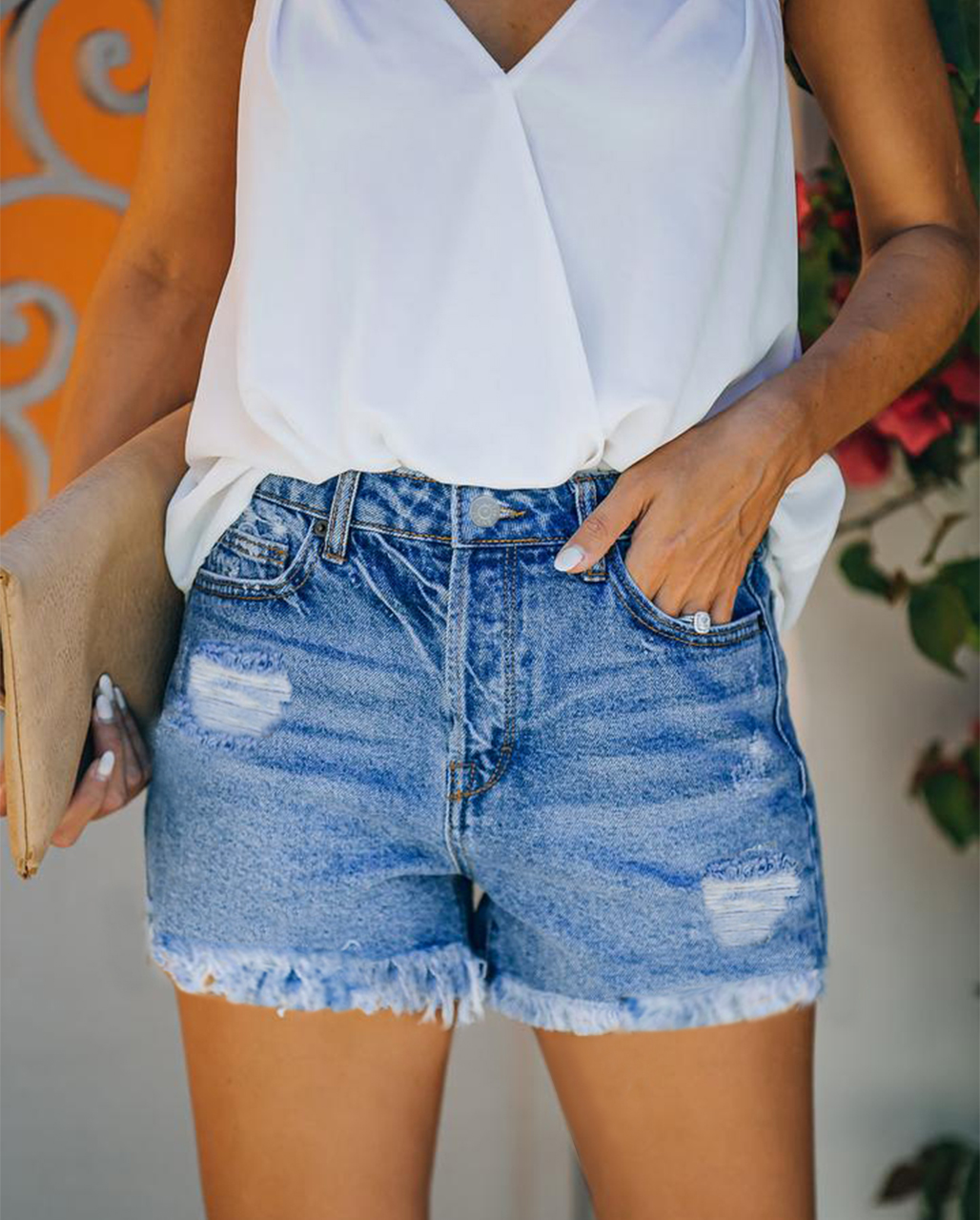 High waist denim shorts with loose edges