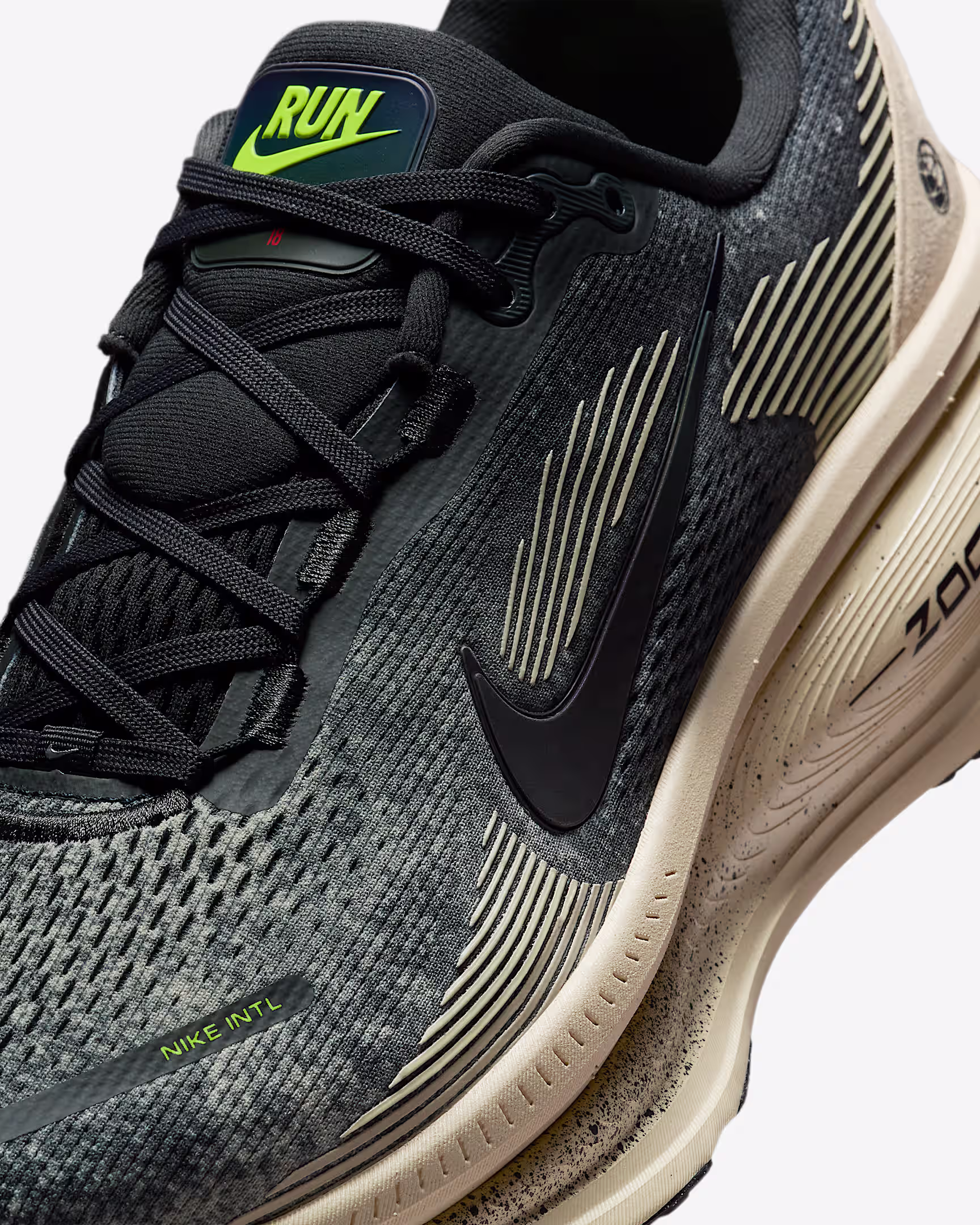 Nike Vomero 18 Road Running Shoes