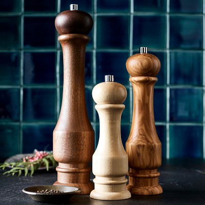Williams Sonoma Traditional Walnut Salt & Pepper Mills Set