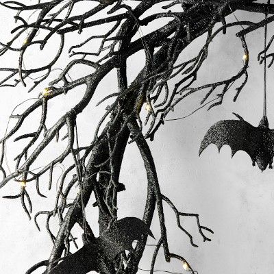 Pre-Lit Faux Branch & Bat Faux Wreath, 26