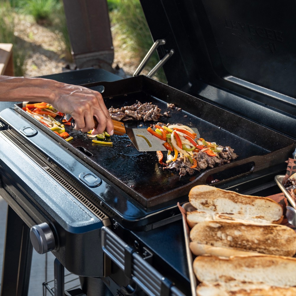 Traeger Flatrock® 2 Zone Gas Griddle