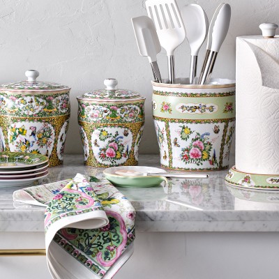 Famille Rose Porcelain Utensil Holder