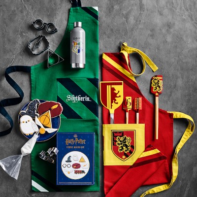 HARRY POTTER™ x Williams Sonoma Gryffindor™ Adult Apron