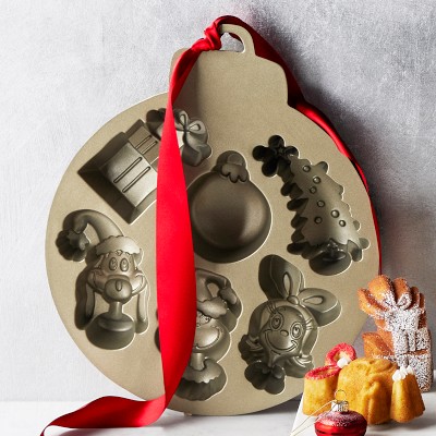 The Grinch™ Nonstick Cast Aluminum Cakelet Pan