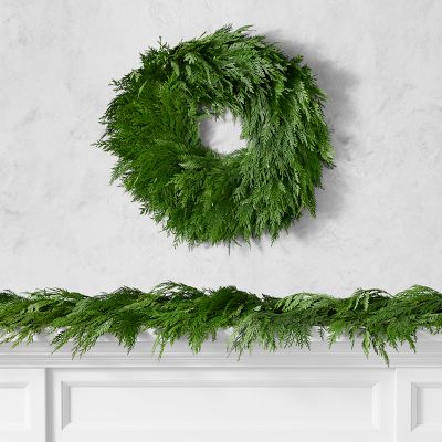 Western Red Cedar Live Wreath & Garland