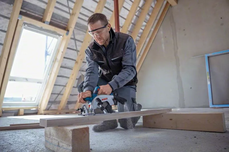 BOSCH COMBI-KIT 5 18V TOOLS: GSR 18V-55 + GWS 18V-10 + GKS 18V-57-2 + GSA 18V-LI + GST 18V-125 B + 3 4.0 AH BATTERIES + GAL 1880CV + BAG L (C) PROFESSIONAL