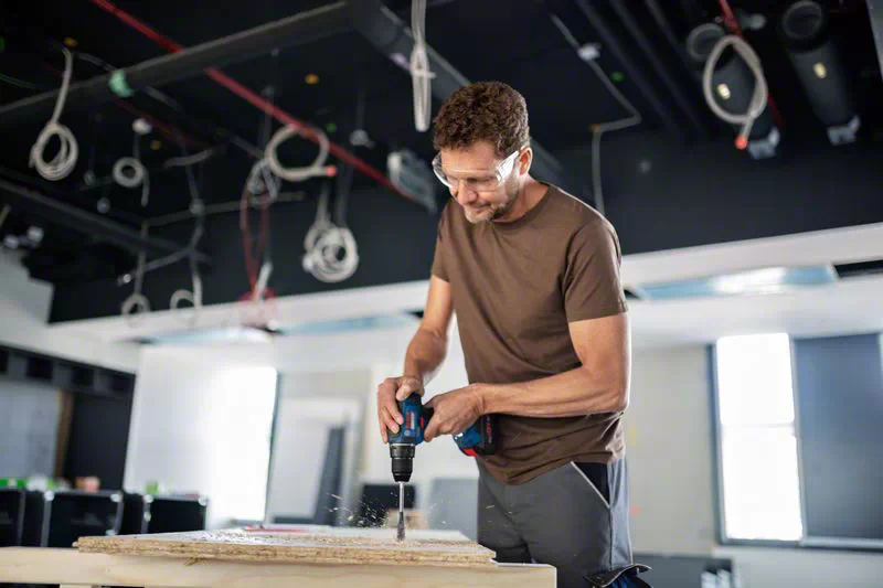 BOSCH COMBI-KIT 5 18V TOOLS: GSR 18V-55 + GWS 18V-10 + GKS 18V-57-2 + GSA 18V-LI + GST 18V-125 B + 3 4.0 AH BATTERIES + GAL 1880CV + BAG L (C) PROFESSIONAL