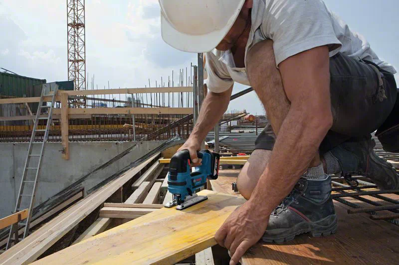 BOSCH COMBI-KIT 5 18V TOOLS: GSR 18V-55 + GWS 18V-10 + GKS 18V-57-2 + GSA 18V-LI + GST 18V-125 B + 3 4.0 AH BATTERIES + GAL 1880CV + BAG L (C) PROFESSIONAL