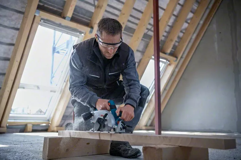 BOSCH COMBI-KIT 5 18V TOOLS: GSR 18V-55 + GWS 18V-10 + GKS 18V-57-2 + GSA 18V-LI + GST 18V-125 B + 3 4.0 AH BATTERIES + GAL 1880CV + BAG L (C) PROFESSIONAL