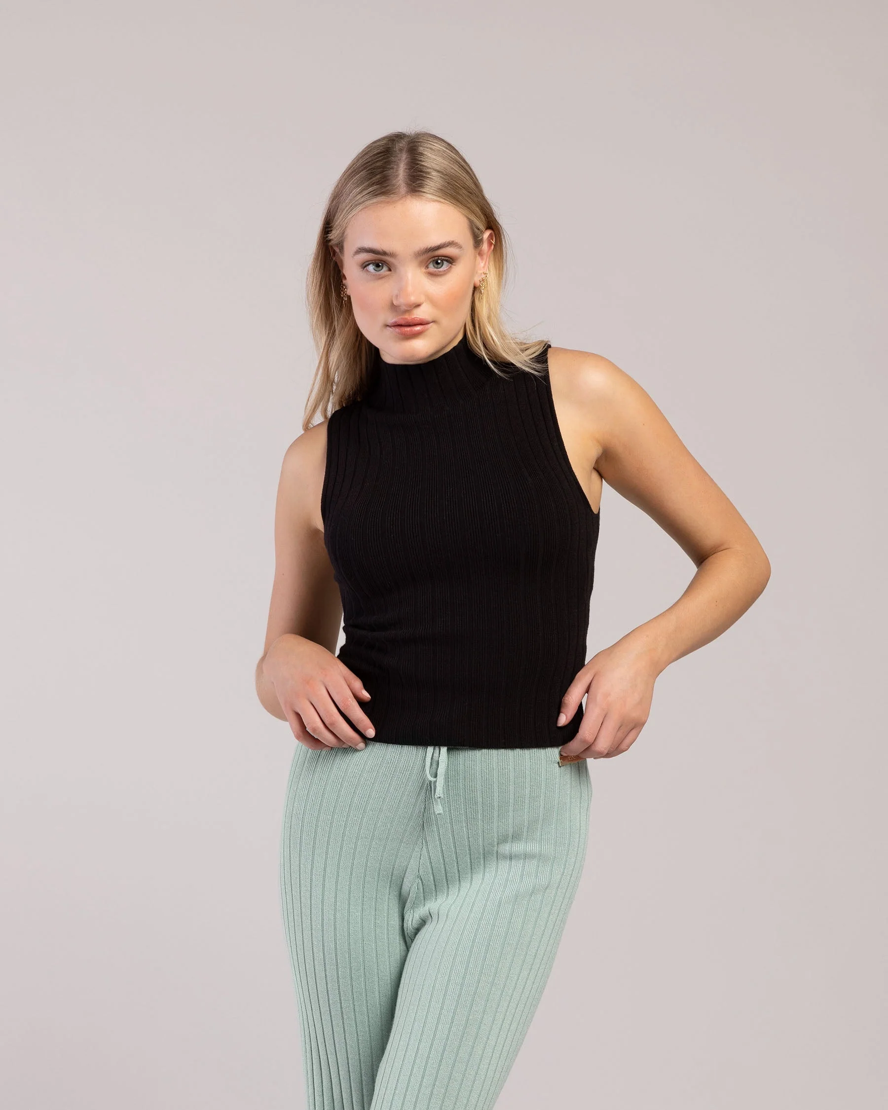 Rib Lounge Funnel Neck