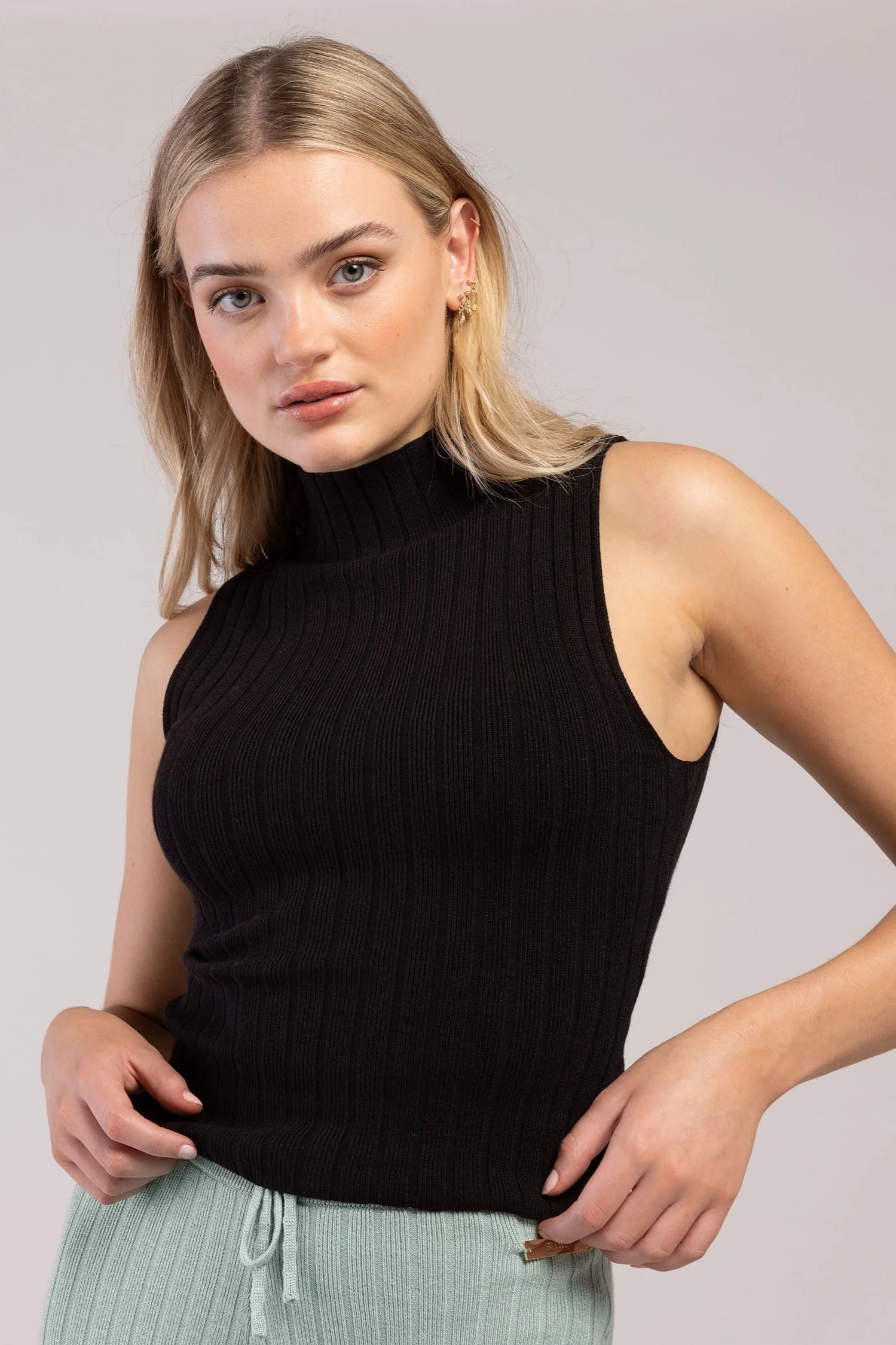 Rib Lounge Funnel Neck