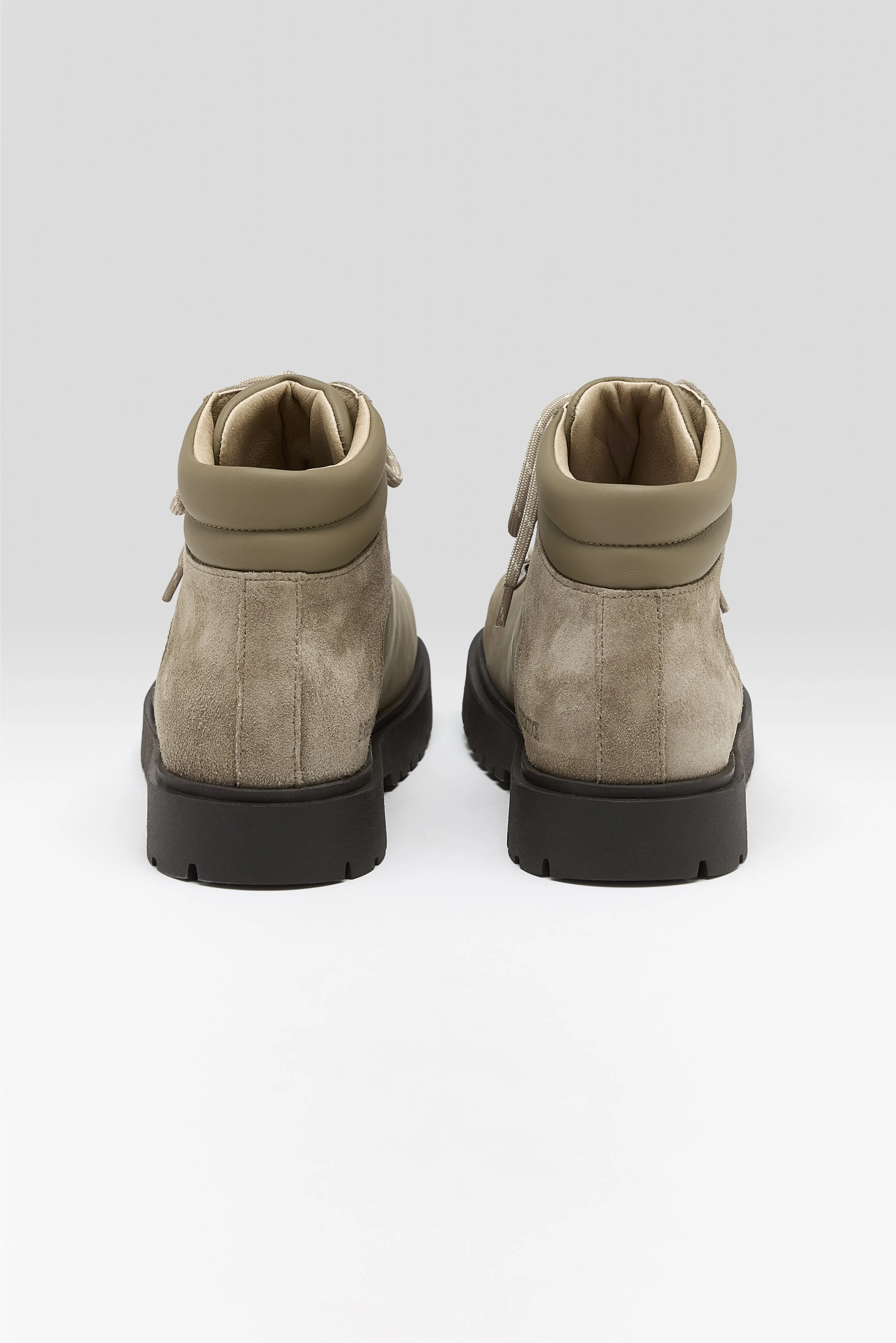 Jackson Nubucks Boots for Women  (252 / W / TAUPE)