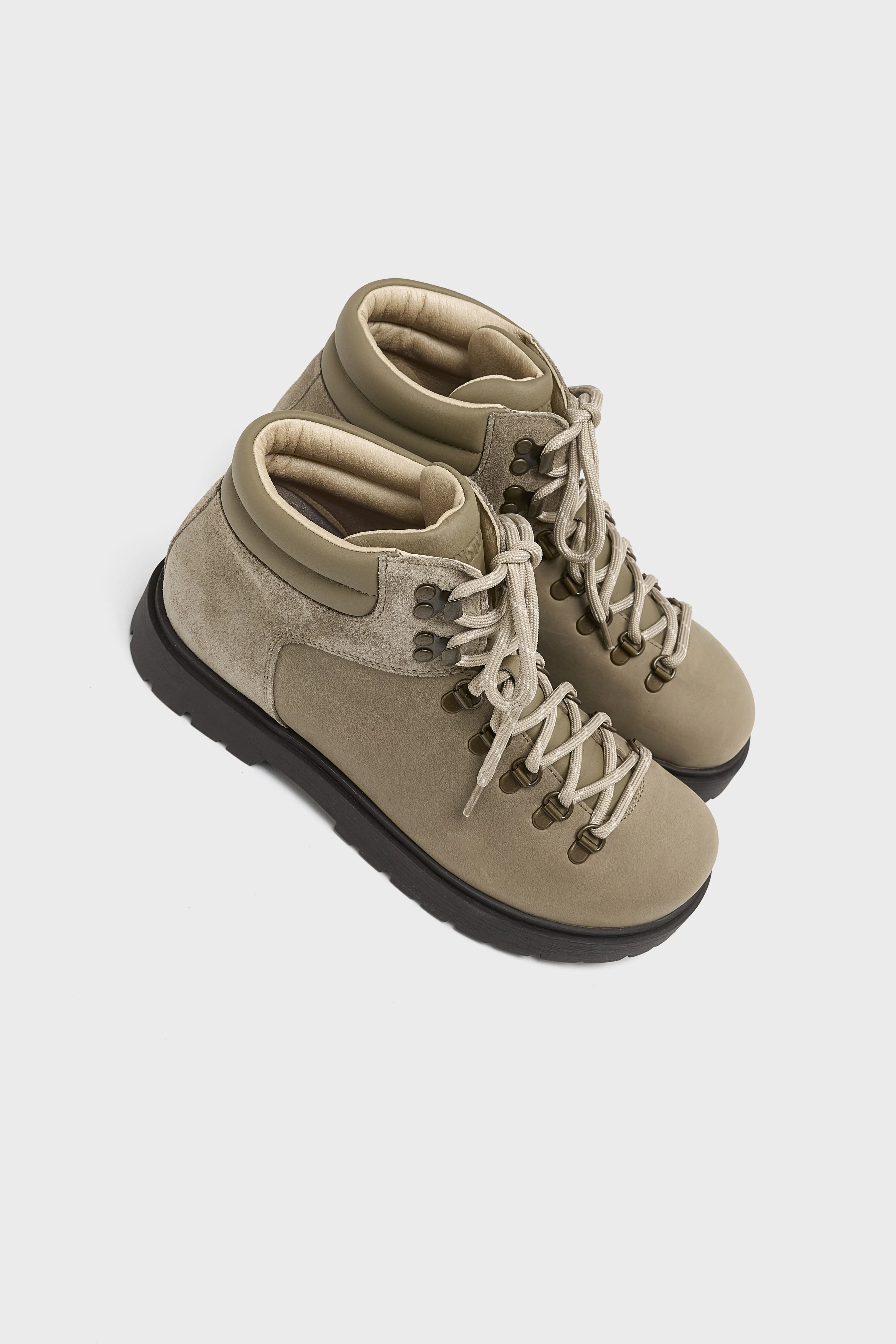 Jackson Nubucks Boots for Women  (252 / W / TAUPE)