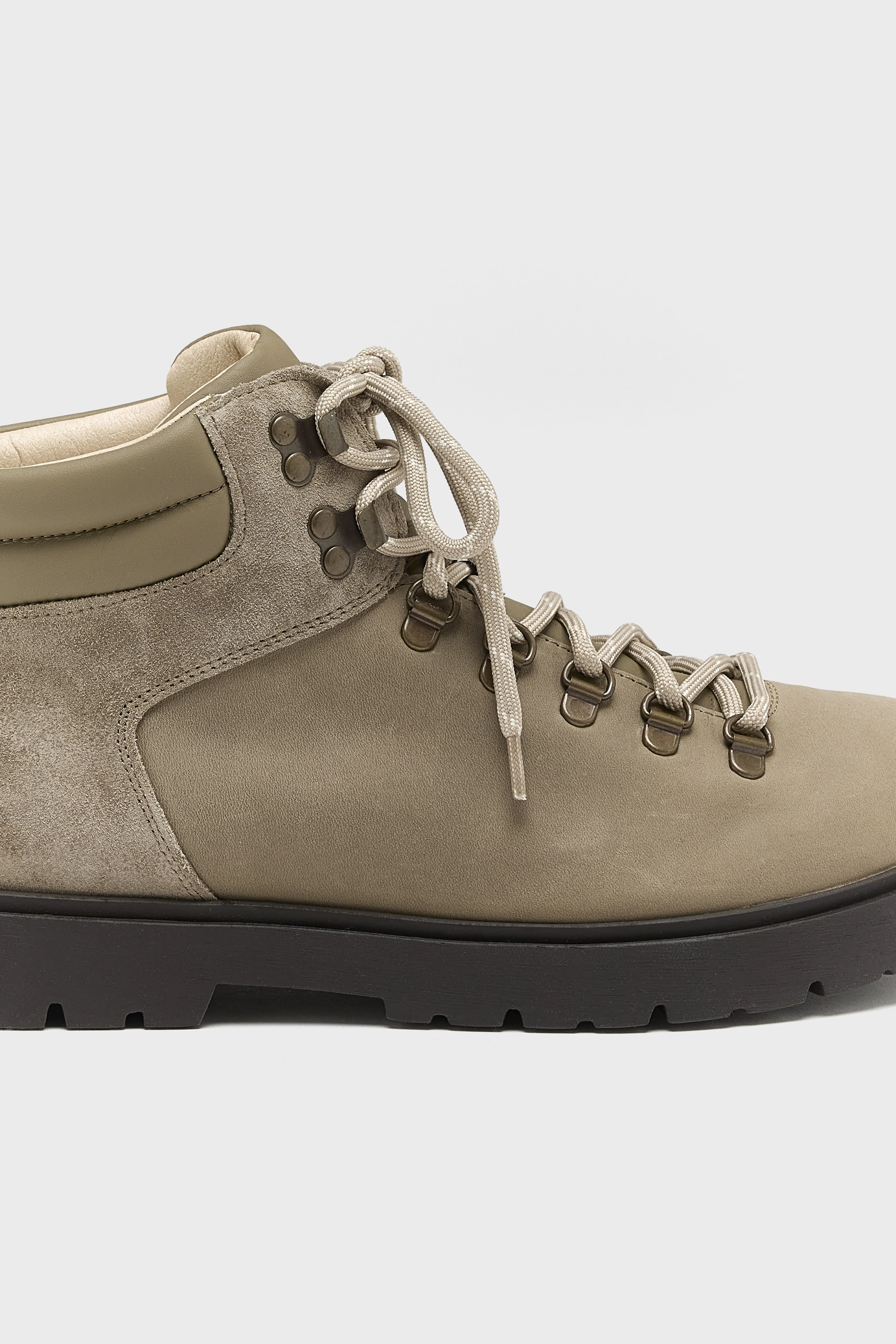 Jackson Nubucks Boots for Women  (252 / W / TAUPE)