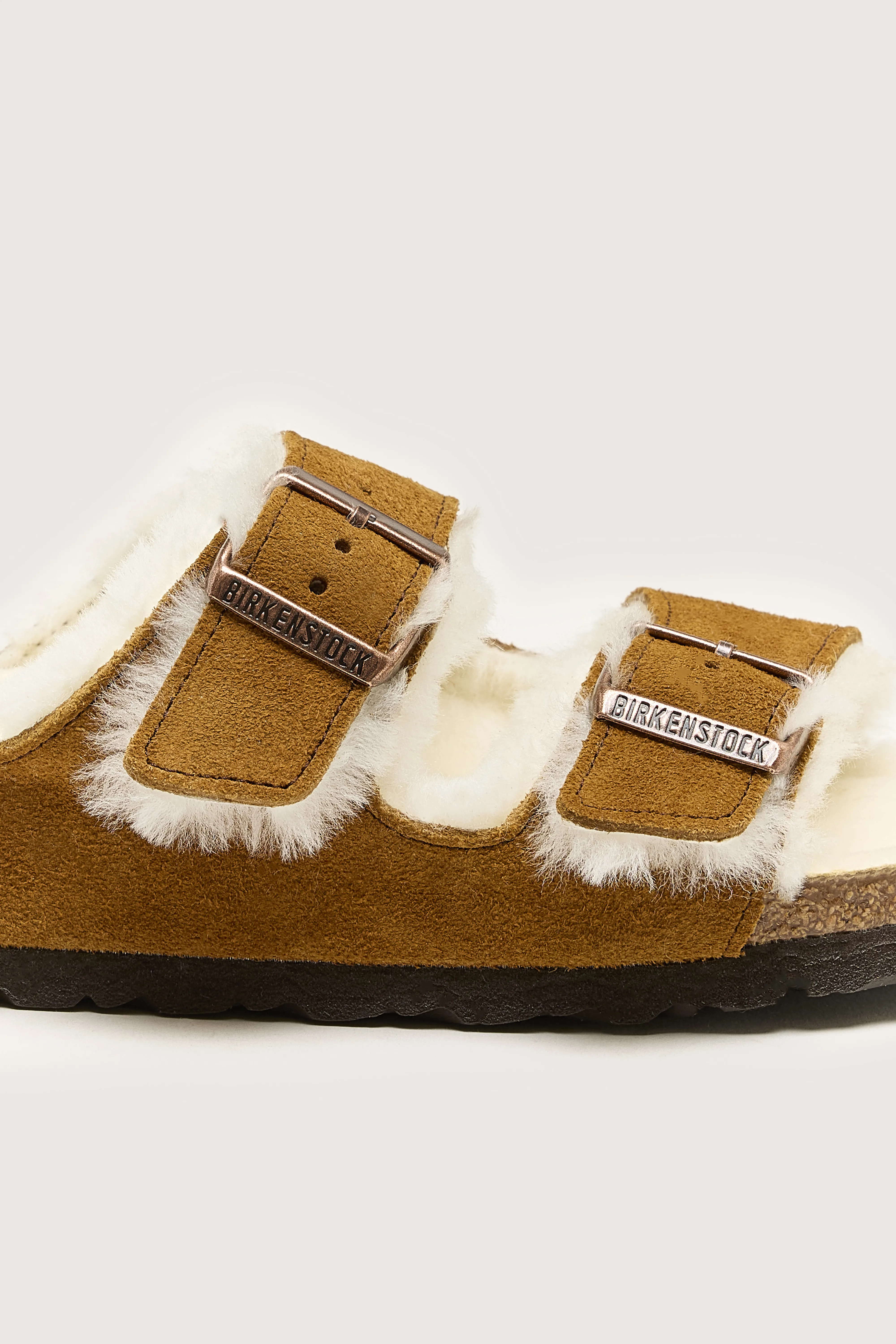 Arizona Shearling Sandals (242 / W / TAN)