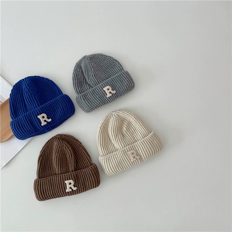 R Baby Simple Letter Knitted Beanie
