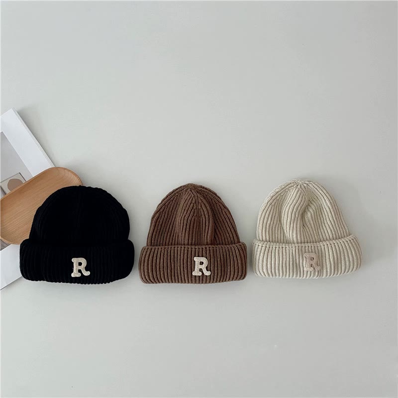R Baby Simple Letter Knitted Beanie
