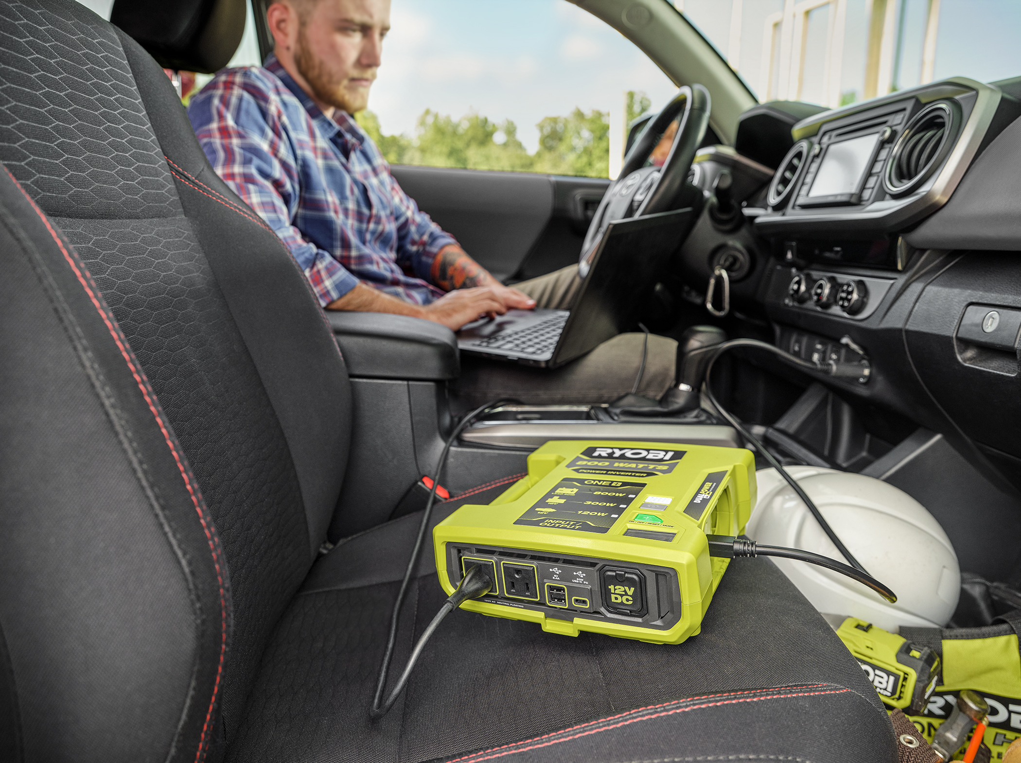 18V ONE+ 800-Watt Automotive Power Inverter