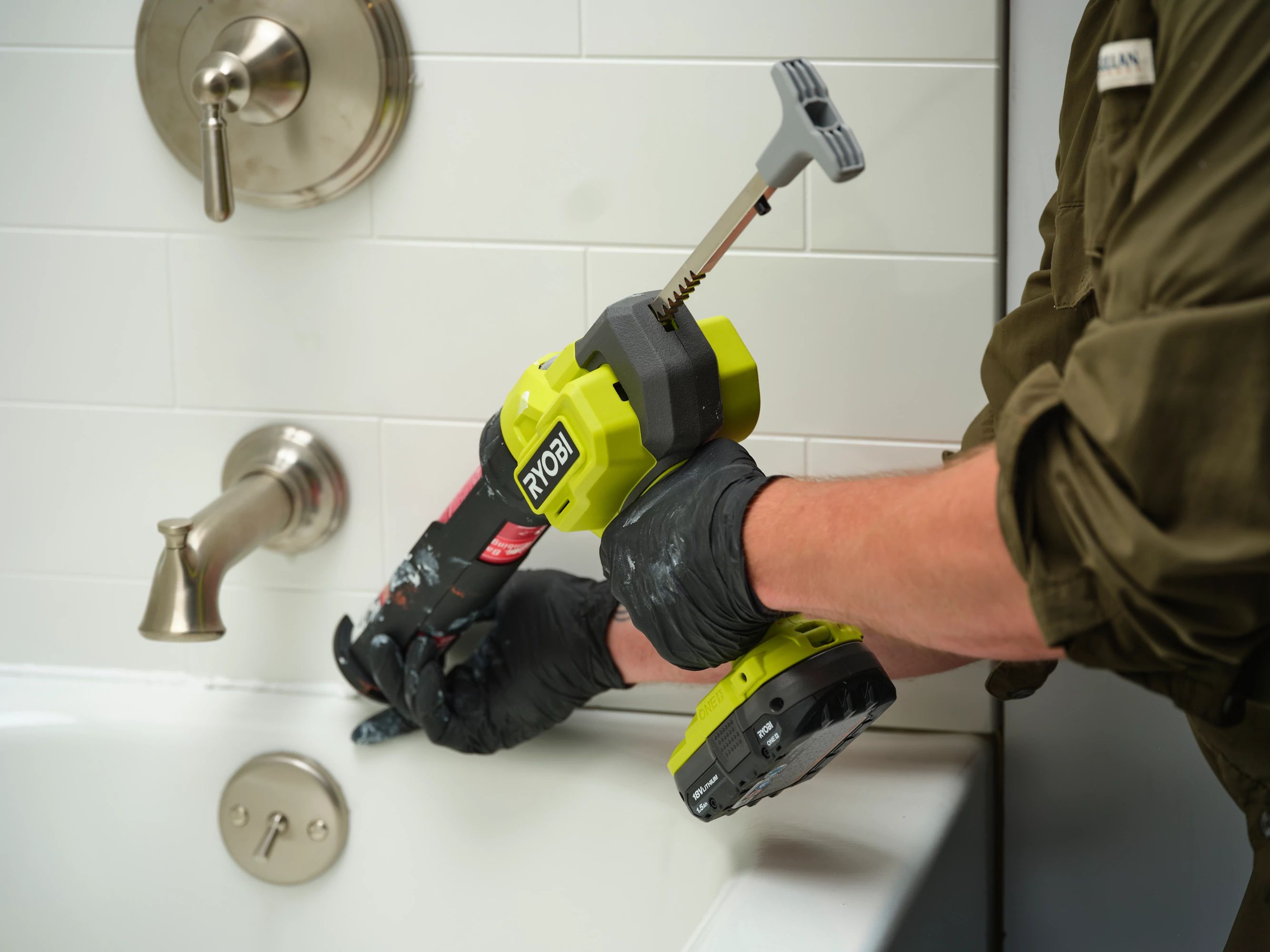 18V ONE+ 10 oz. Caulk and Adhesive Gun