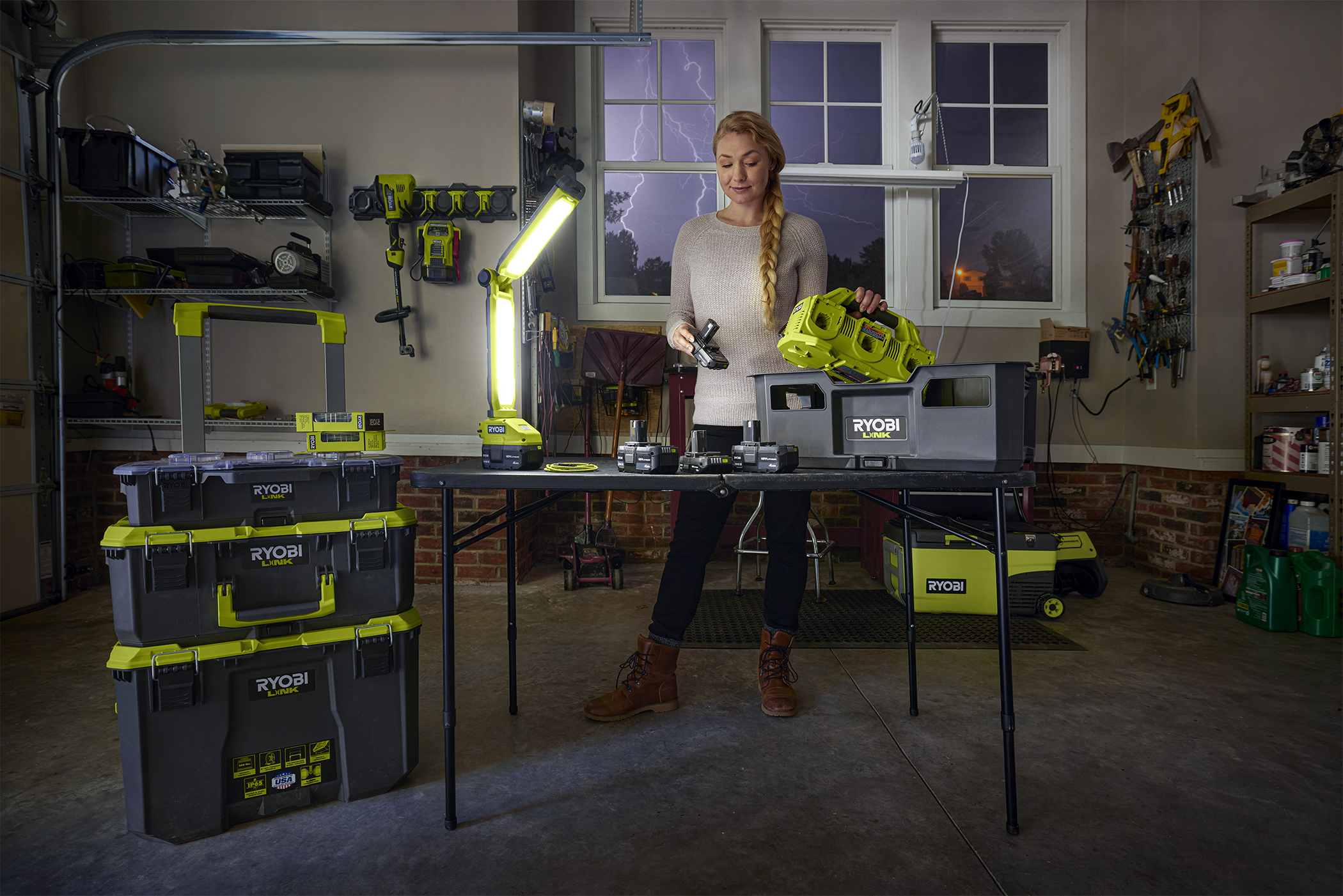 18V ONE+ LED WORKBENCH LIGHT
