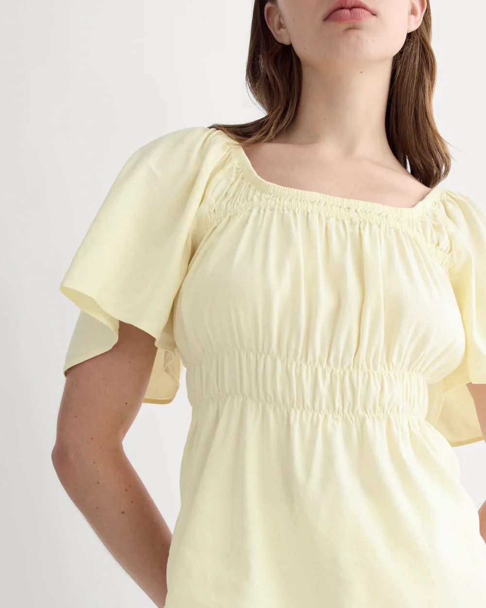 The Flutter-Sleeve Top in Stretch Linen | Light Yellow