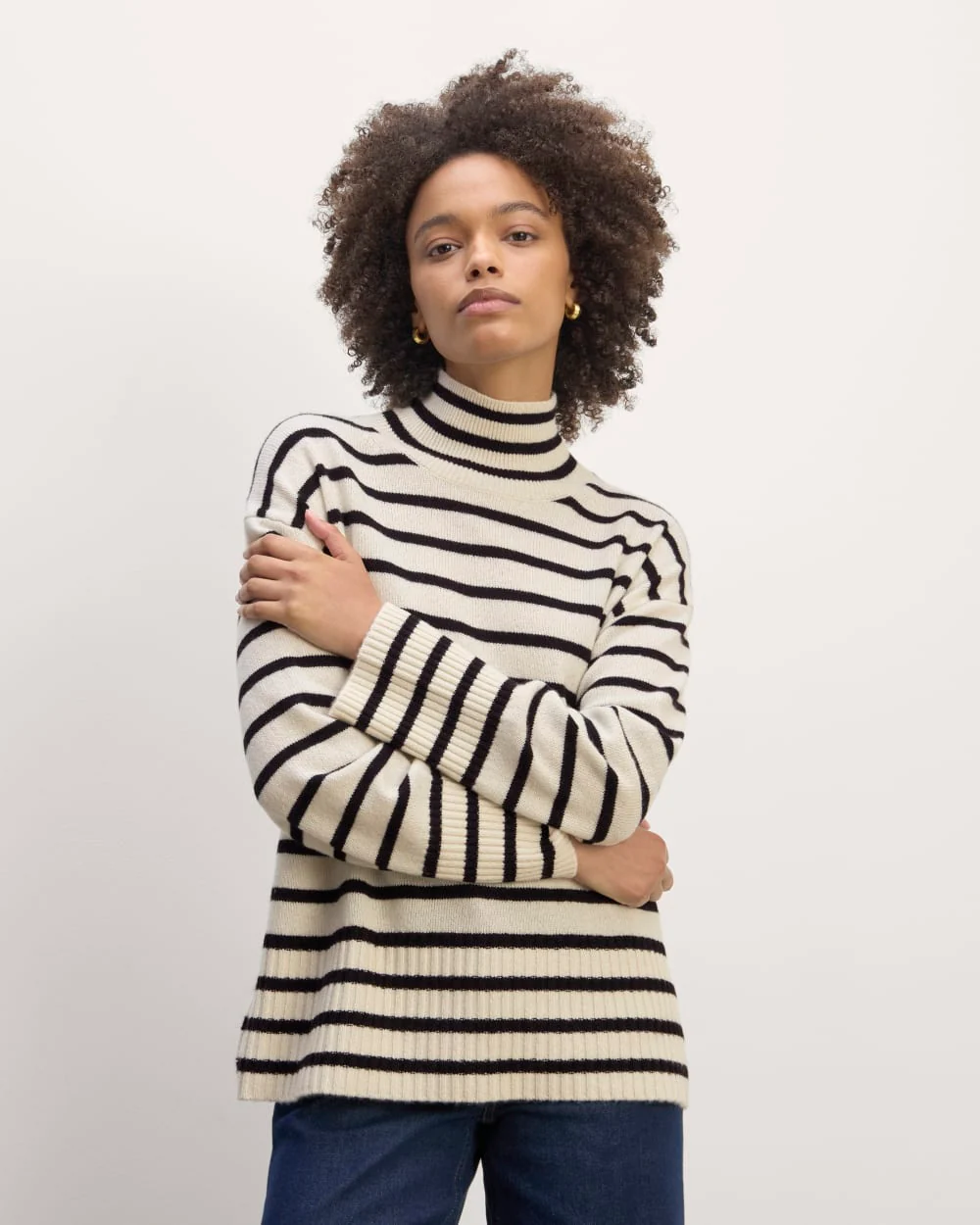 The Boxy Turtleneck in Cashmere | Bone / Black