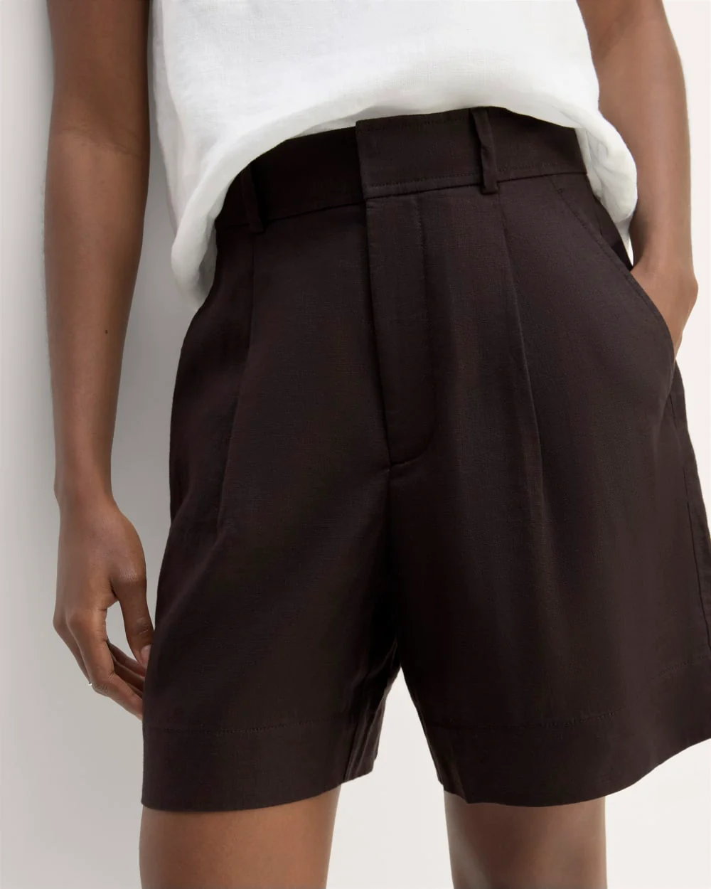 The Linen Way-High® Drape Short | Black