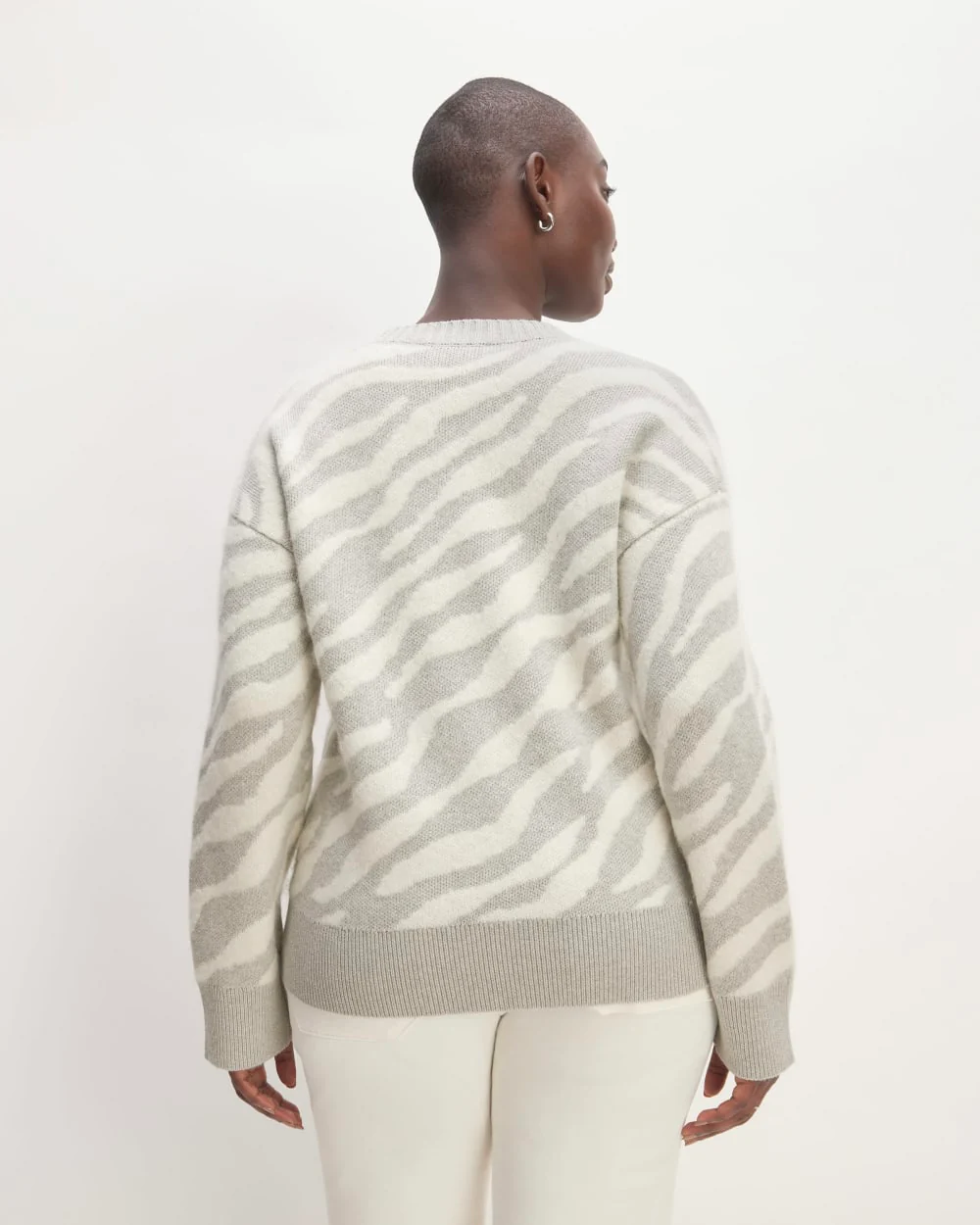 The Alpaca Tiger Jacquard Crewneck | Heathered Grey / Snow