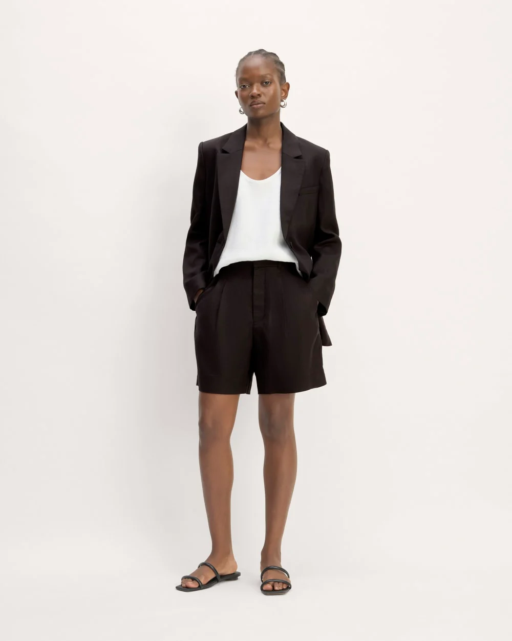 The Linen Way-High® Drape Short | Black