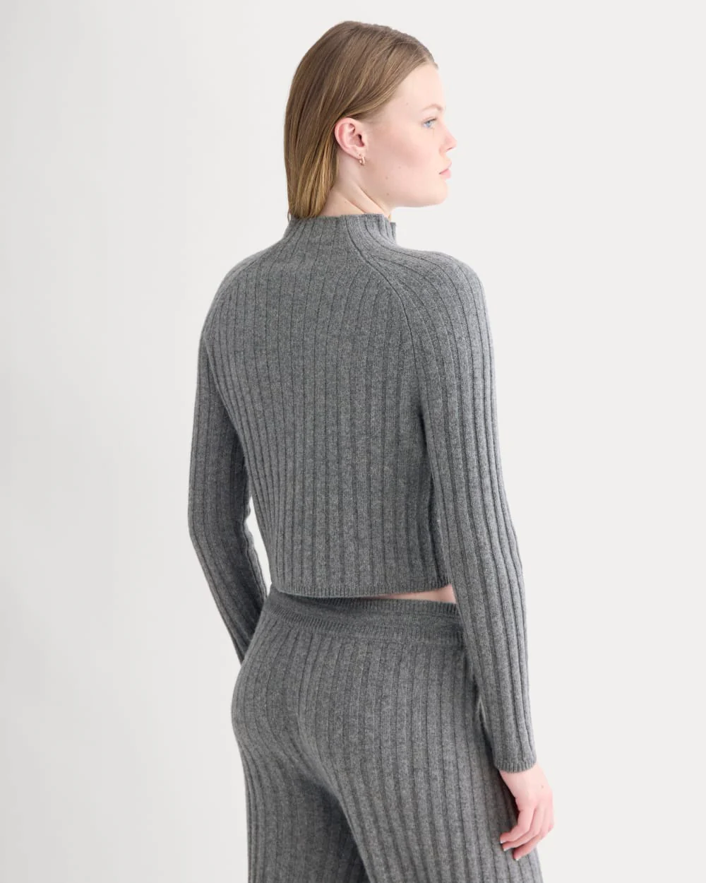 Funnel-Neck Cropped Sweater in Wool Cashmere | Heather Charcoal