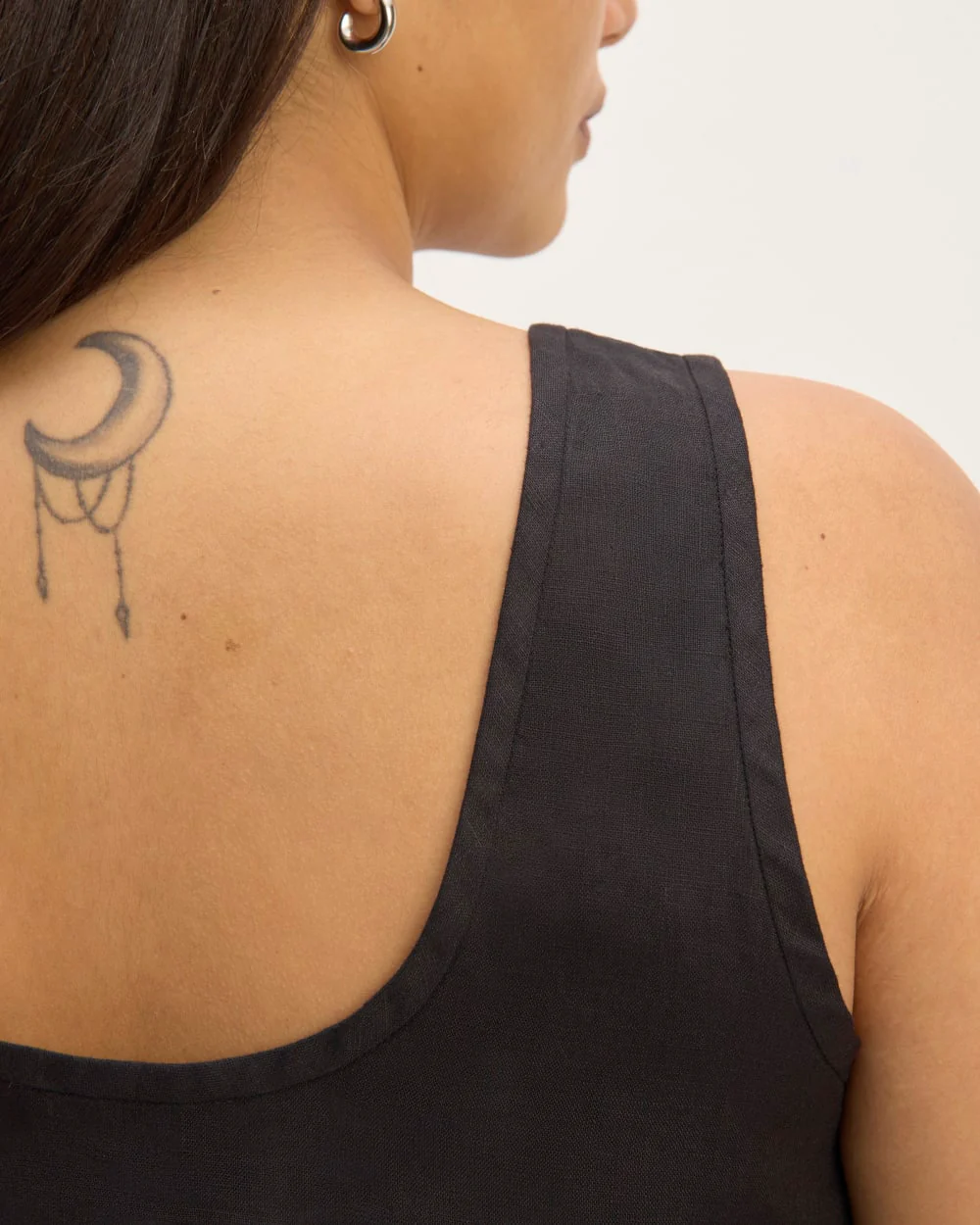 The Scoop Tank in Linen | Black