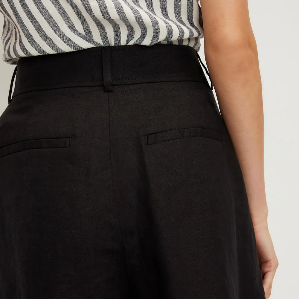 The Linen Way-High® Drape Short | Black