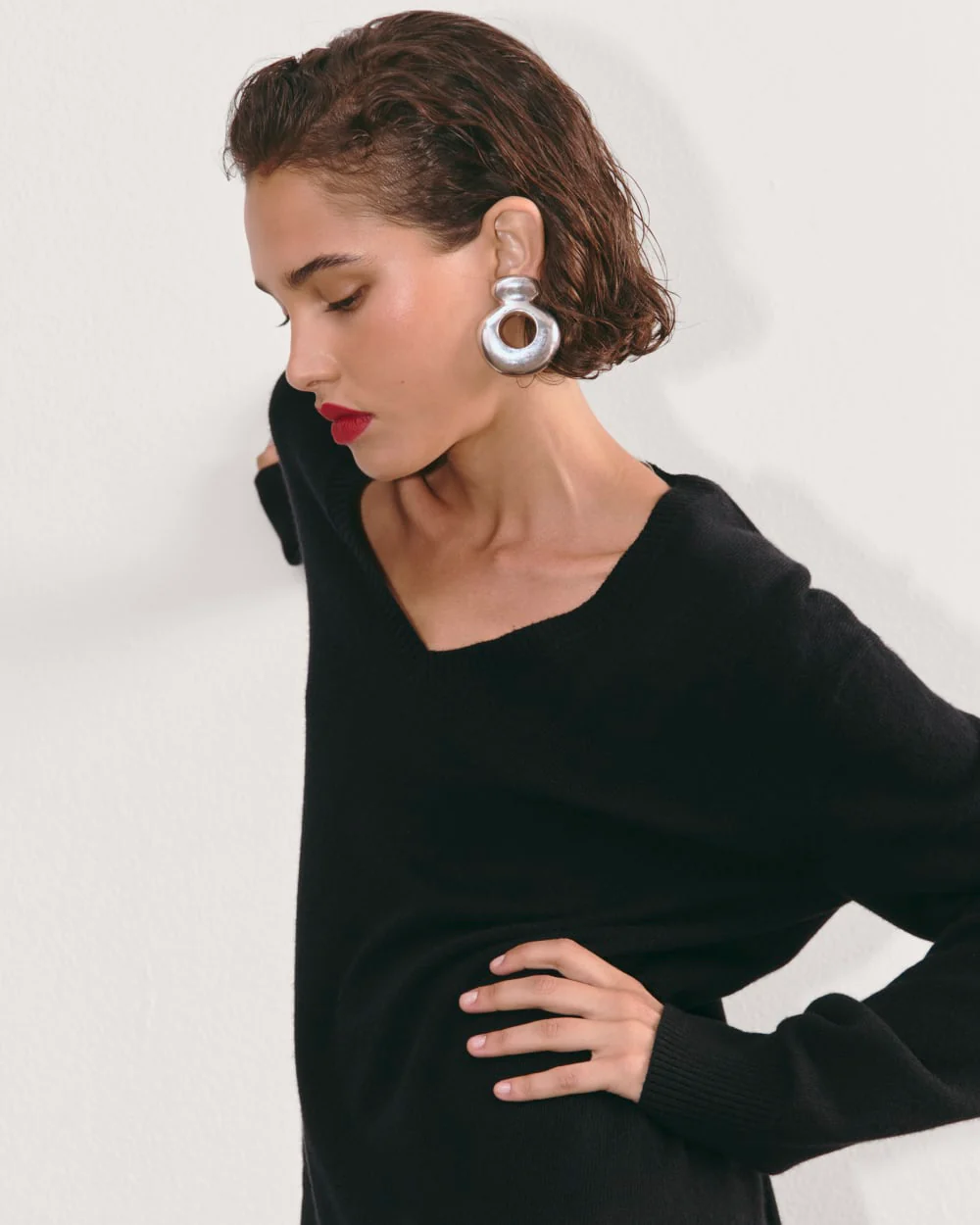 The Classic V in Cashmere | Black