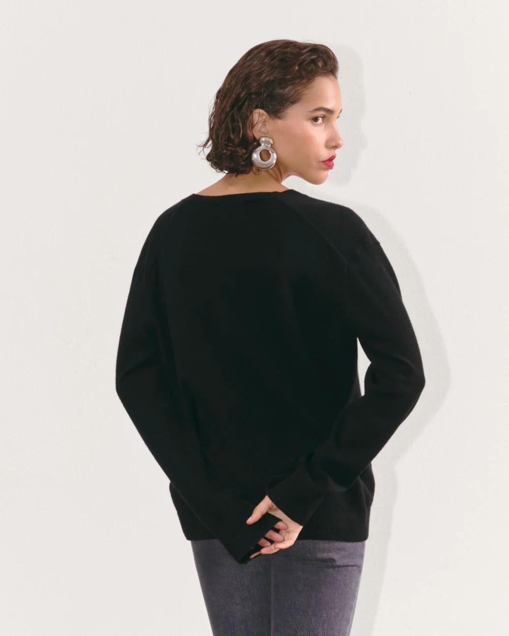 The Classic V in Cashmere | Black