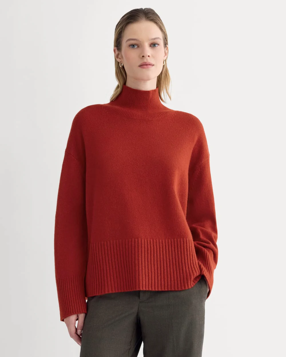 The Boxy Turtleneck in Cashmere | Berry Red
