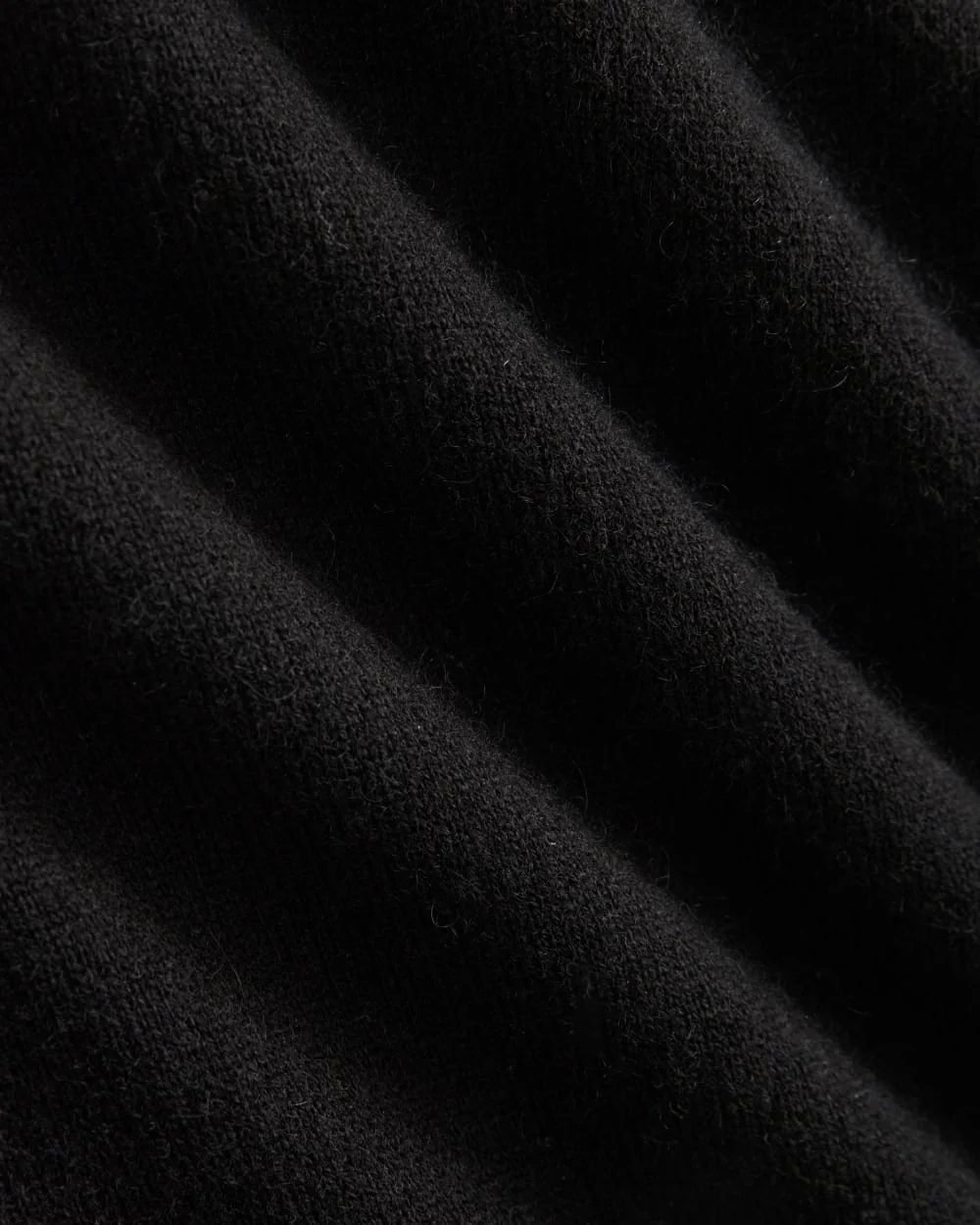 The Classic V in Cashmere | Black