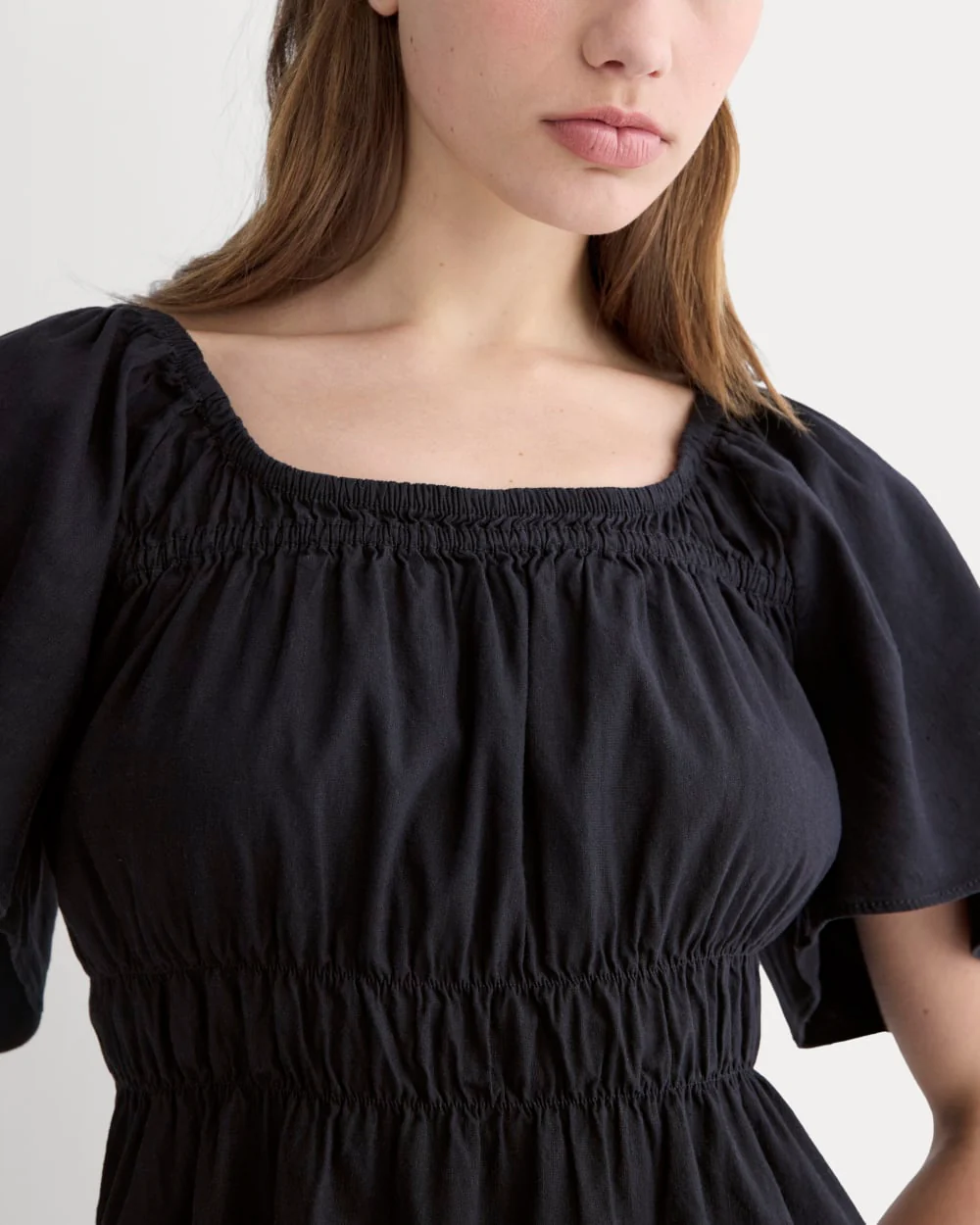 The Flutter-Sleeve Top in Stretch Linen | Black
