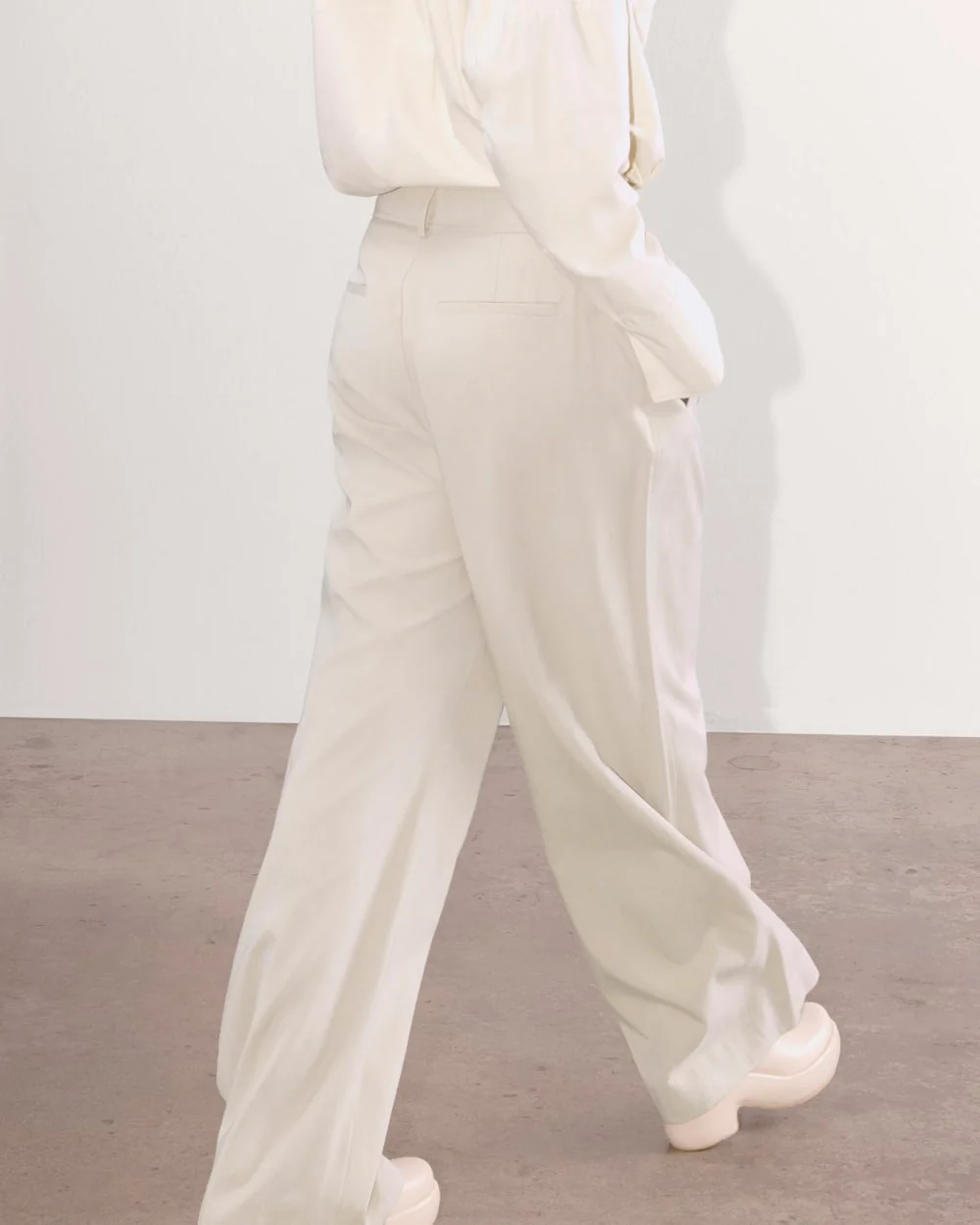 The Draper Pleated Pant in Buttersmooth | Sandstone | 30 Inseam