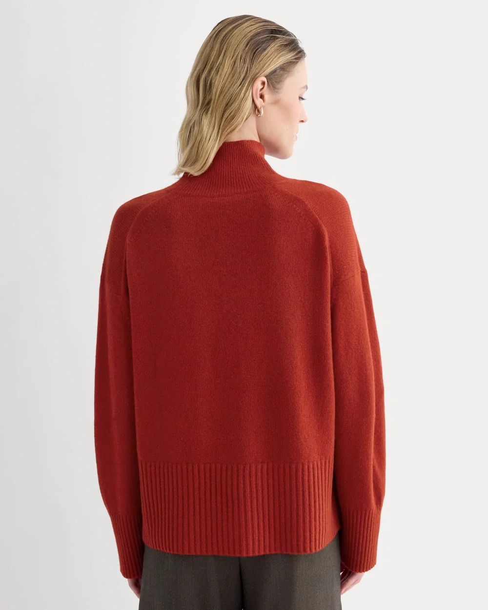 The Boxy Turtleneck in Cashmere | Berry Red