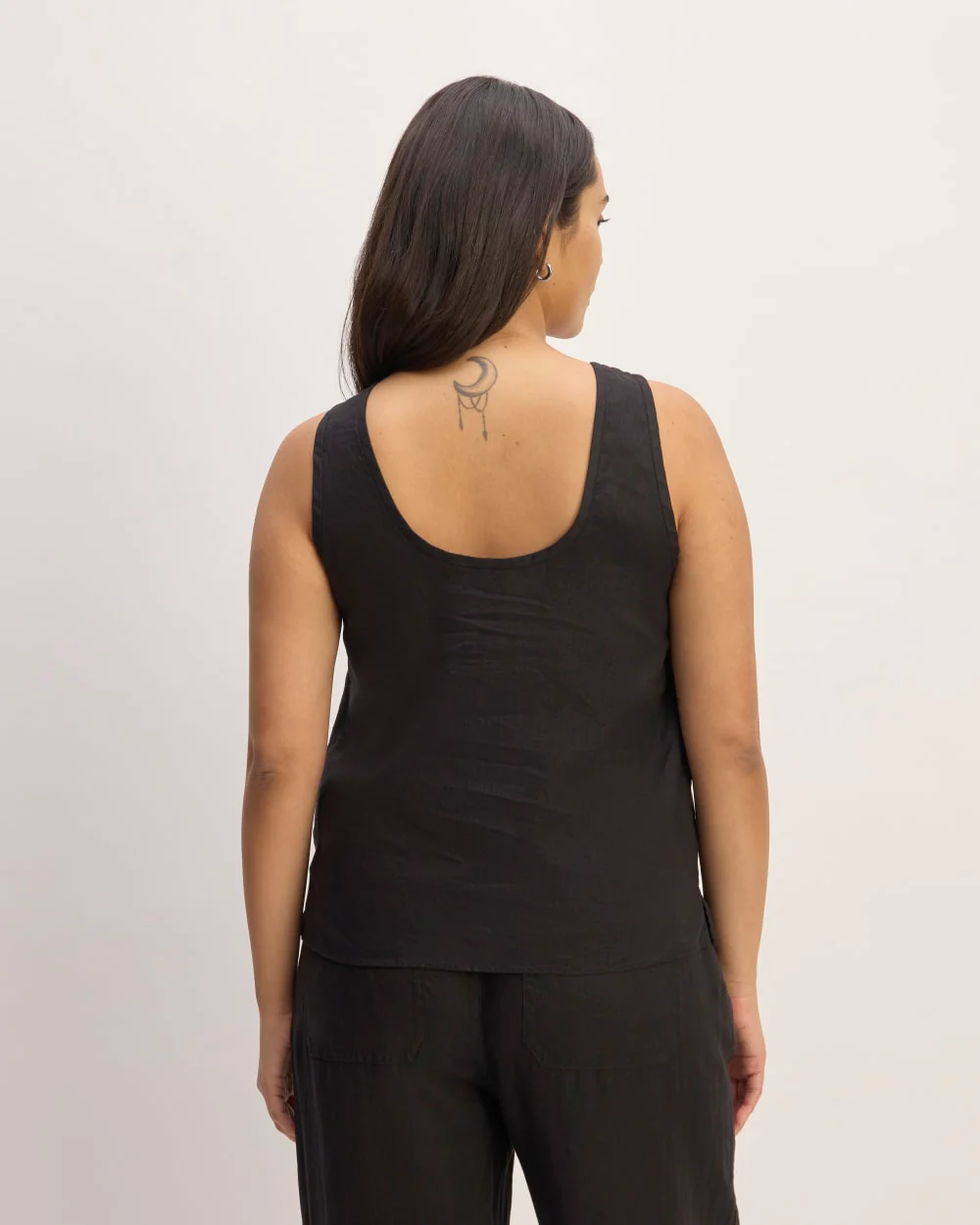 The Scoop Tank in Linen | Black