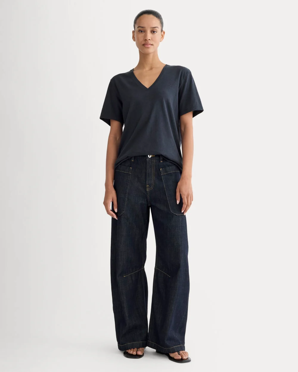 The Slouchy V-Neck Tee in Cotton Linen | Navy