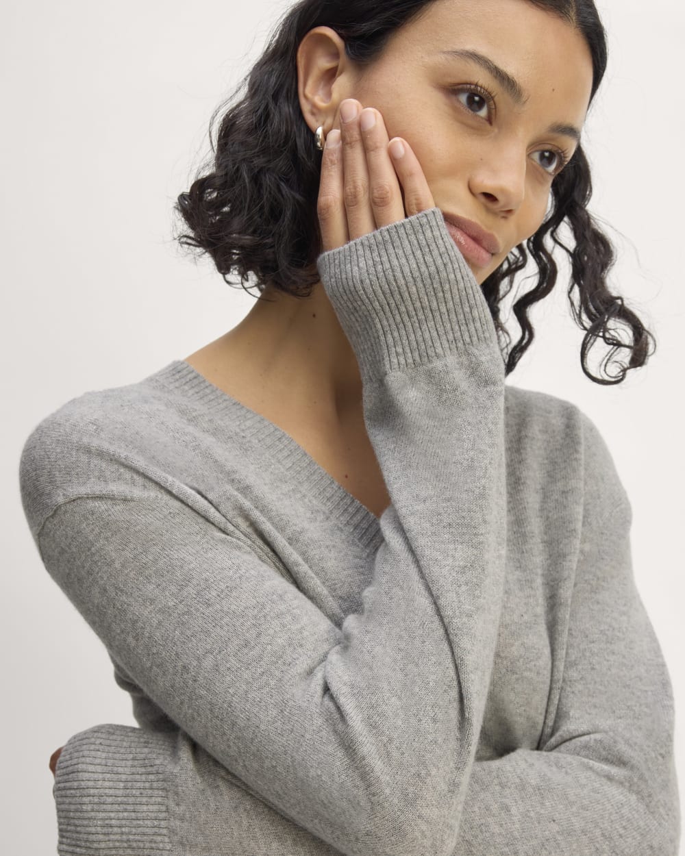 The Classic V in Cashmere | Light Heather Grey