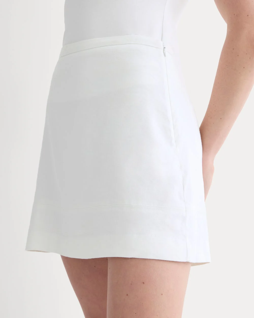 The Mini Skirt in Stretch Linen | White